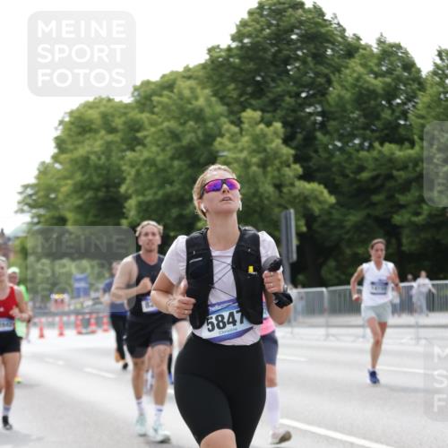 29.06.2025 - hella hamburg halbmarathon Jannik Wohlers http://msf.ph/oto/8226218 29.06.2025 10:27:39 Lombardsbrücke 1148, 5369, 5847, 6632, 7497, 8215, 9567, 11692, 11739, 12780, 12823, 12842, 13568, 13678, 13860, 14155, 15123, 15607, 15608, 16569, 16804, 18256 meine-sportfotos.de