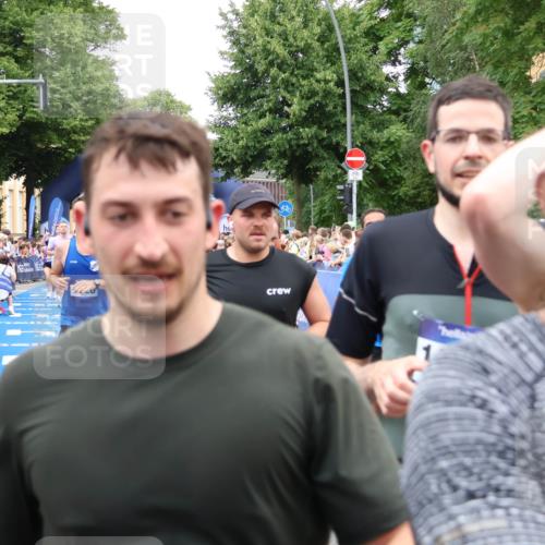29.06.2025 - hella hamburg halbmarathon Zöllner http://msf.ph/oto/8226228 29.06.2025 10:53:00 Ziel 1257, 1258, 2099, 4557, 4558, 4770, 5907, 7509, 8139, 8720, 8955, 10724, 12367, 12519, 12910, 14791, 15430, 18590, 18720 meine-sportfotos.de