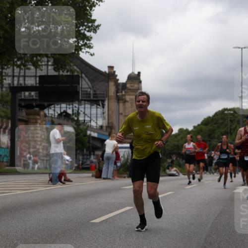 29.06.2025 - hella hamburg halbmarathon Yannick Fuchs http://msf.ph/oto/8226231 29.06.2025 10:46:32 20KM 1098, 1257, 1657, 2111, 2444, 2814, 3258, 3715, 3952, 4121, 4557, 4558, 4837, 5116, 5169, 5194, 5378, 5399, 6164, 6561, 6562, 7130, 7178, 7312, 7475, 7896, 8139, 8172, 8316, 8720, 8977, 9093, 9145, 9876, 10811, 11459, 12135, 12519, 13211, 13301, 13327, 14198, 14286, 14791, 15001, 15144, 15275, 15427, 15446, 15506, 15690, 16320, 16929, 17130, 17198, 17773, 18331 meine-sportfotos.de