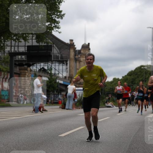 29.06.2025 - hella hamburg halbmarathon Yannick Fuchs http://msf.ph/oto/8226288 29.06.2025 10:46:32 20KM 1098, 1257, 1657, 2111, 2444, 2814, 3258, 3715, 3952, 4121, 4557, 4558, 4837, 5116, 5169, 5194, 5378, 5399, 6164, 6561, 6562, 7130, 7178, 7312, 7475, 7896, 8139, 8172, 8316, 8720, 8977, 9093, 9145, 9876, 10811, 11459, 12135, 12519, 13211, 13301, 13327, 14198, 14286, 14791, 15001, 15144, 15275, 15427, 15446, 15506, 15690, 16320, 16929, 17130, 17198, 17773, 18331 meine-sportfotos.de