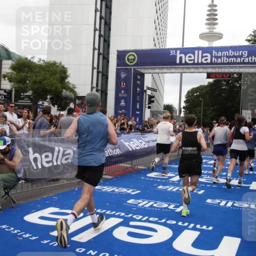 29.06.2025 - hella hamburg halbmarathon Michael Strokosch http://msf.ph/oto/8226290 29.06.2025 10:50:50 Ziel 2234, 2788, 5115, 6712, 7134, 7952, 8657, 10750, 11356, 13701, 15426, 15720, 17129, 17908, 18182, 18229, 18370, 18820 meine-sportfotos.de