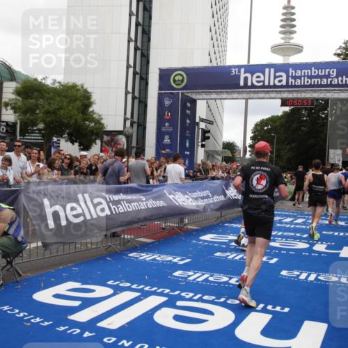29.06.2025 - hella hamburg halbmarathon Michael Strokosch http://msf.ph/oto/8226342 29.06.2025 10:50:52 Ziel 2234, 2788, 3947, 4839, 5018, 5115, 7052, 8657, 10750, 15426, 15720, 17129, 17908, 18182, 18229, 18370 meine-sportfotos.de