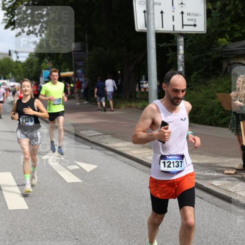 29.06.2025 - hella hamburg halbmarathon Yannick Fuchs http://msf.ph/oto/8226394 29.06.2025 10:33:26 20KM 1164, 2262, 2719, 2980, 3014, 3136, 3431, 4359, 5091, 5248, 6682, 6684, 8450, 8958, 9403, 10218, 11055, 11281, 11282, 11379, 11447, 12137, 13137, 13800, 14093, 14905, 15257, 15372, 15561, 15873, 15965, 16280, 17154, 17646, 17722, 18188, 18761, 19004, 19151 meine-sportfotos.de