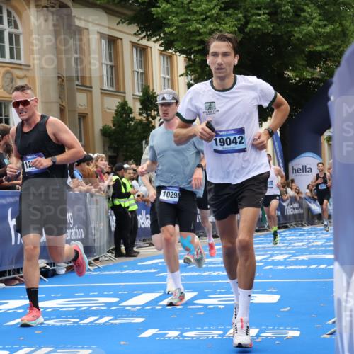 29.06.2025 - hella hamburg halbmarathon Strokosch-Dieckow http://msf.ph/oto/8226409 29.06.2025 10:31:16 Ziel 3201, 3955, 4812, 10017, 10298, 11857, 12232, 13754, 14450, 14548, 19042 meine-sportfotos.de