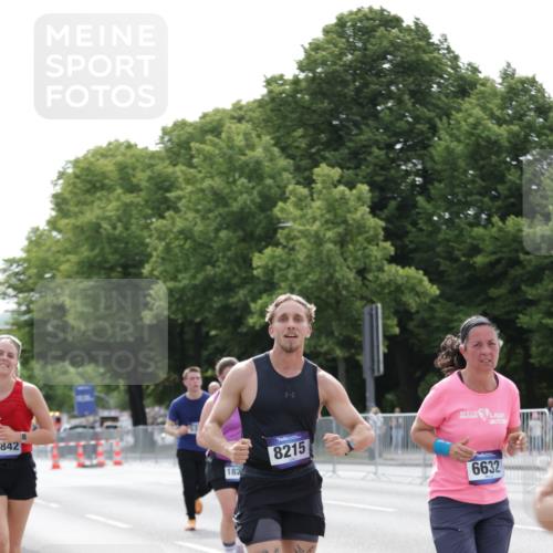 29.06.2025 - hella hamburg halbmarathon Jannik Wohlers http://msf.ph/oto/8226454 29.06.2025 10:27:40 Lombardsbrücke 1148, 5369, 5847, 6632, 7497, 8215, 9567, 11692, 11739, 12780, 12842, 13568, 13678, 13860, 14017, 14155, 15123, 15608, 18256 meine-sportfotos.de