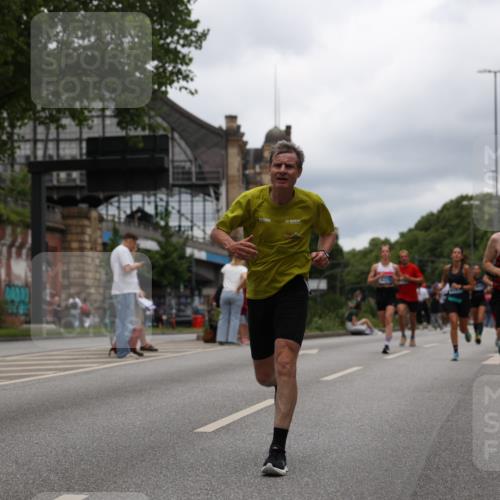 29.06.2025 - hella hamburg halbmarathon Yannick Fuchs http://msf.ph/oto/8226472 29.06.2025 10:46:32 20KM 1098, 1257, 1657, 2111, 2444, 2814, 3258, 3715, 3952, 4121, 4557, 4558, 4837, 5116, 5169, 5194, 5378, 5399, 6164, 6561, 6562, 7130, 7178, 7312, 7475, 7896, 8139, 8172, 8316, 8720, 8977, 9093, 9145, 9876, 10811, 11459, 12135, 12519, 13211, 13301, 13327, 14198, 14286, 14791, 15001, 15144, 15275, 15427, 15446, 15506, 15690, 16320, 16929, 17130, 17198, 17773, 18331 meine-sportfotos.de