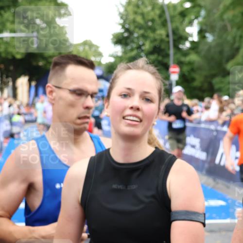 29.06.2025 - hella hamburg halbmarathon Zöllner http://msf.ph/oto/8226527 29.06.2025 10:53:02 Ziel 2099, 3334, 4770, 5907, 7509, 8139, 8587, 9093, 10724, 12155, 12367, 12519, 12910, 14791, 15430, 18590, 18720 meine-sportfotos.de