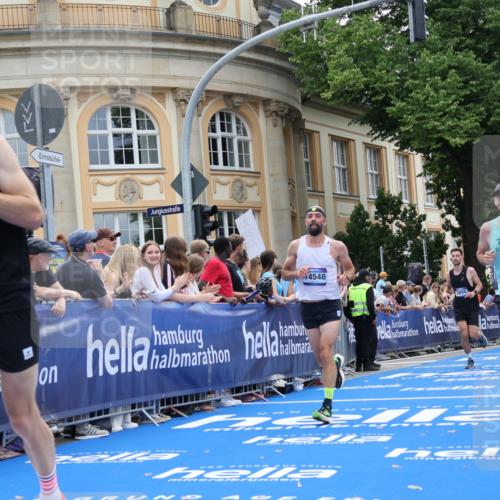 29.06.2025 - hella hamburg halbmarathon Strokosch-Dieckow http://msf.ph/oto/8226531 29.06.2025 10:31:19 Ziel 3955, 4812, 10017, 10298, 11857, 12232, 14450, 14548, 19042, 19118 meine-sportfotos.de