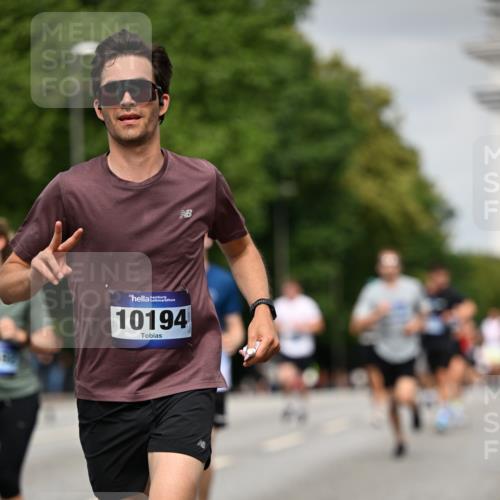 29.06.2025 - hella hamburg halbmarathon Dr. Thomas Lammeyer http://msf.ph/oto/8226536 29.06.2025 10:13:12 Kennedybrücke 1823, 2427, 3762, 4592, 4859, 7081, 9297, 9306, 9951, 9958, 10035, 10092, 10194, 10609 meine-sportfotos.de