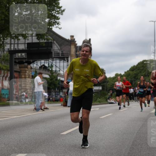 29.06.2025 - hella hamburg halbmarathon Yannick Fuchs http://msf.ph/oto/8226557 29.06.2025 10:46:32 20KM 1098, 1257, 1657, 2111, 2444, 2814, 3258, 3715, 3952, 4121, 4557, 4558, 4837, 5116, 5169, 5194, 5378, 5399, 6164, 6561, 6562, 7130, 7178, 7312, 7475, 7896, 8139, 8172, 8316, 8720, 8977, 9093, 9145, 9876, 10811, 11459, 12135, 12519, 13211, 13301, 13327, 14198, 14286, 14791, 15001, 15144, 15275, 15427, 15446, 15506, 15690, 16320, 16929, 17130, 17198, 17773, 18331 meine-sportfotos.de