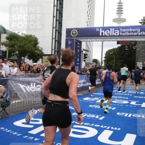 29.06.2025 - hella hamburg halbmarathon Michael Strokosch http://msf.ph/oto/8226612 29.06.2025 10:50:58 Ziel 1466, 2207, 3654, 3947, 4839, 5018, 7052, 7369, 8205, 8572, 10215, 10750, 11551, 13687, 15362, 15395, 15643, 16285, 18182 meine-sportfotos.de