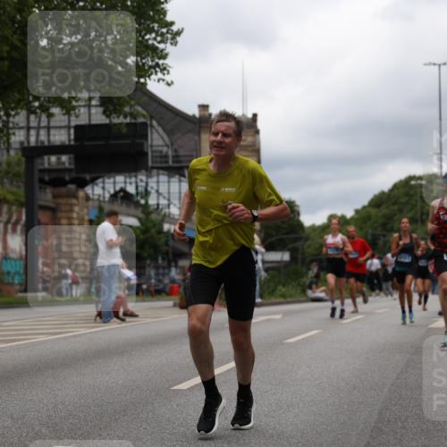29.06.2025 - hella hamburg halbmarathon Yannick Fuchs http://msf.ph/oto/8226628 29.06.2025 10:46:33 20KM 1098, 1257, 1657, 2111, 2444, 2814, 3258, 3715, 3952, 4121, 4557, 4558, 4837, 5116, 5169, 5194, 5378, 5399, 6164, 6561, 6562, 7130, 7178, 7312, 7475, 7896, 8139, 8172, 8316, 8720, 8977, 9145, 9876, 10529, 10811, 11459, 12135, 12519, 13211, 13301, 13327, 14198, 14286, 14791, 15001, 15144, 15275, 15427, 15446, 15506, 15690, 16320, 16929, 17130, 17198, 17773, 18331 meine-sportfotos.de