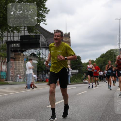 29.06.2025 - hella hamburg halbmarathon Yannick Fuchs http://msf.ph/oto/8226639 29.06.2025 10:46:33 20KM 1098, 1257, 1657, 2111, 2444, 2814, 3258, 3715, 3952, 4121, 4557, 4558, 4837, 5116, 5169, 5194, 5378, 5399, 6164, 6561, 6562, 7130, 7178, 7312, 7475, 7896, 8139, 8172, 8316, 8720, 8977, 9145, 9876, 10529, 10811, 11459, 12135, 12519, 13211, 13301, 13327, 14198, 14286, 14791, 15001, 15144, 15275, 15427, 15446, 15506, 15690, 16320, 16929, 17130, 17198, 17773, 18331 meine-sportfotos.de