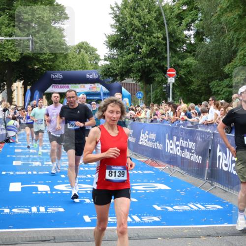 29.06.2025 - hella hamburg halbmarathon Zöllner http://msf.ph/oto/8226640 29.06.2025 10:53:03 Ziel 3258, 3334, 4770, 5907, 7509, 8139, 8587, 9093, 12155, 12367, 12519, 12910, 14791, 15430, 18590, 18720 meine-sportfotos.de