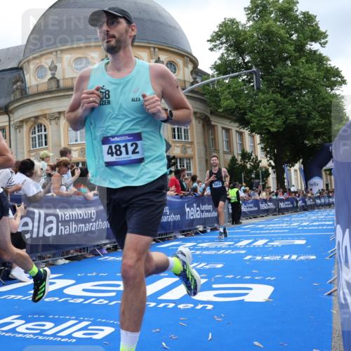 29.06.2025 - hella hamburg halbmarathon Strokosch-Dieckow http://msf.ph/oto/8226672 29.06.2025 10:31:20 Ziel 3955, 4812, 10298, 11857, 12232, 14450, 14548, 19042, 19118 meine-sportfotos.de