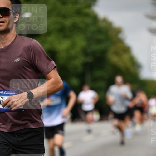 29.06.2025 - hella hamburg halbmarathon Dr. Thomas Lammeyer http://msf.ph/oto/8226703 29.06.2025 10:13:12 Kennedybrücke 1823, 2427, 3762, 4592, 4859, 7081, 9297, 9306, 9951, 9958, 10035, 10092, 10194, 10609 meine-sportfotos.de