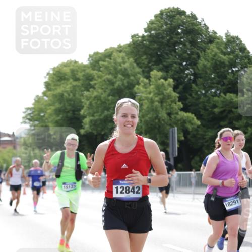 29.06.2025 - hella hamburg halbmarathon Jannik Wohlers http://msf.ph/oto/8226764 29.06.2025 10:27:43 Lombardsbrücke 1148, 5369, 5604, 5847, 6632, 7497, 8215, 9567, 9653, 9654, 11692, 11739, 12780, 12842, 13568, 13678, 14017, 14155, 15123, 15608, 18256 meine-sportfotos.de