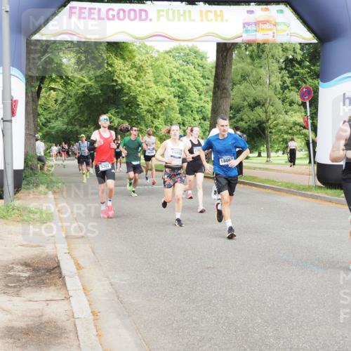 29.06.2025 - hella hamburg halbmarathon MichiJ http://msf.ph/oto/8226779 29.06.2025 10:25:42 Zwischen KM18-KM19 2196, 3790, 8084, 14075, 14459, 17024, 17658, 18038, 18062, 18733 meine-sportfotos.de