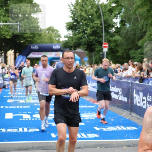 29.06.2025 - hella hamburg halbmarathon Zöllner http://msf.ph/oto/8226782 29.06.2025 10:53:05 Ziel 2208, 3059, 3258, 3334, 4121, 5907, 7509, 7864, 8587, 9093, 9537, 12155, 12367, 12519, 12910, 14323, 14791, 15430, 18590, 18720, 19208 meine-sportfotos.de