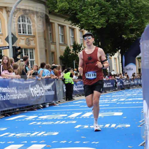 29.06.2025 - hella hamburg halbmarathon Strokosch-Dieckow http://msf.ph/oto/8226824 29.06.2025 10:31:28 Ziel 5660, 7793, 12681, 19118 meine-sportfotos.de