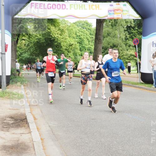 29.06.2025 - hella hamburg halbmarathon MichiJ http://msf.ph/oto/8226836 29.06.2025 10:25:42 Zwischen KM18-KM19 2196, 3790, 8084, 14075, 14459, 17024, 17658, 18038, 18062, 18733 meine-sportfotos.de