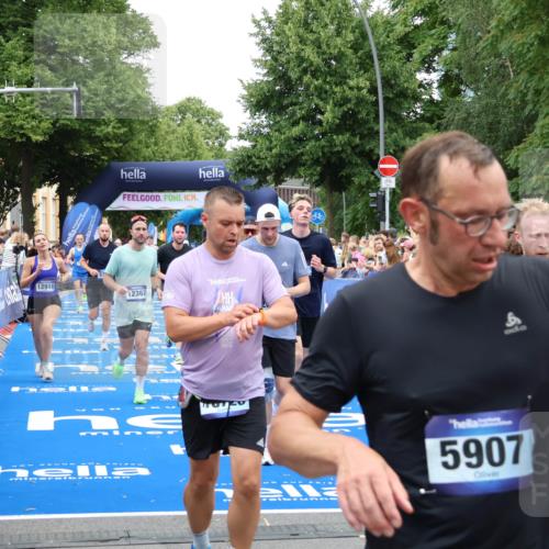 29.06.2025 - hella hamburg halbmarathon Zöllner http://msf.ph/oto/8226862 29.06.2025 10:53:06 Ziel 2208, 3059, 3258, 3334, 4121, 7509, 7864, 8587, 9093, 9537, 12155, 12367, 12519, 12910, 14323, 14791, 15430, 18590, 18720, 19208 meine-sportfotos.de
