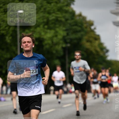 29.06.2025 - hella hamburg halbmarathon Dr. Thomas Lammeyer http://msf.ph/oto/8226952 29.06.2025 10:13:13 Kennedybrücke 1823, 3762, 4592, 4859, 7081, 9297, 9306, 9951, 9958, 10035, 10092, 10194, 10609 meine-sportfotos.de