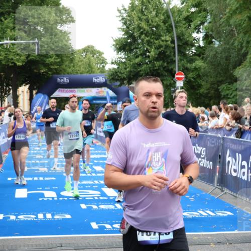 29.06.2025 - hella hamburg halbmarathon Zöllner http://msf.ph/oto/8226965 29.06.2025 10:53:06 Ziel 2208, 3059, 3258, 3334, 4121, 7509, 7864, 8587, 9093, 9537, 12155, 12367, 12519, 12910, 14323, 14791, 15430, 18590, 18720, 19208 meine-sportfotos.de