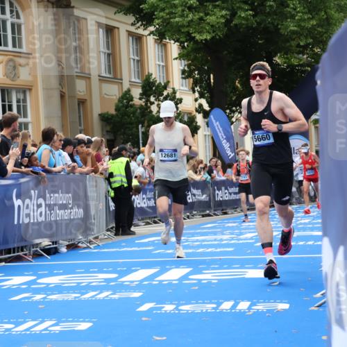 29.06.2025 - hella hamburg halbmarathon Strokosch-Dieckow http://msf.ph/oto/8226982 29.06.2025 10:31:35 Ziel 5660, 7793, 12681, 13606, 13617, 15835, 18102 meine-sportfotos.de