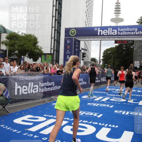 29.06.2025 - hella hamburg halbmarathon Michael Strokosch http://msf.ph/oto/8226985 29.06.2025 10:51:08 Ziel 1366, 1630, 4077, 4816, 4967, 8117, 8261, 8508, 8704, 10508, 10603, 12778, 13008, 14125, 17221, 17384, 18066, 18350 meine-sportfotos.de