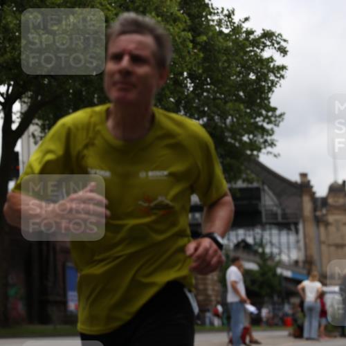 29.06.2025 - hella hamburg halbmarathon Yannick Fuchs http://msf.ph/oto/8227011 29.06.2025 10:46:34 20KM 1098, 1257, 1657, 2111, 2444, 2814, 3258, 3715, 3952, 4121, 4557, 4558, 4837, 5116, 5169, 5194, 5378, 5399, 6164, 6561, 6562, 7130, 7178, 7312, 7475, 7896, 8139, 8172, 8316, 8720, 8977, 9145, 10529, 10811, 11459, 12135, 12519, 13211, 13301, 13327, 14198, 14286, 14791, 15001, 15144, 15275, 15427, 15446, 15506, 15690, 16320, 16929, 17130, 17198, 17773, 18331 meine-sportfotos.de