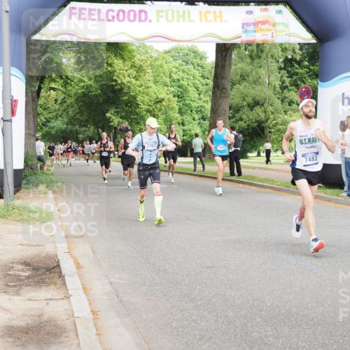29.06.2025 - hella hamburg halbmarathon MichiJ http://msf.ph/oto/8227044 29.06.2025 10:25:46 Zwischen KM18-KM19 2196, 3790, 5092, 5307, 7482, 9178, 14459, 17024, 17658, 18062 meine-sportfotos.de