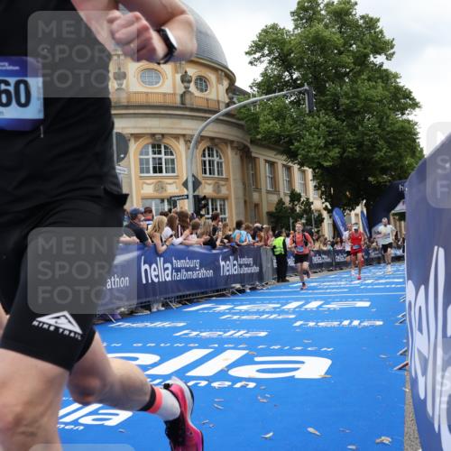 29.06.2025 - hella hamburg halbmarathon Strokosch-Dieckow http://msf.ph/oto/8227066 29.06.2025 10:31:37 Ziel 5660, 7793, 12681, 13606, 13617, 15835, 18102 meine-sportfotos.de