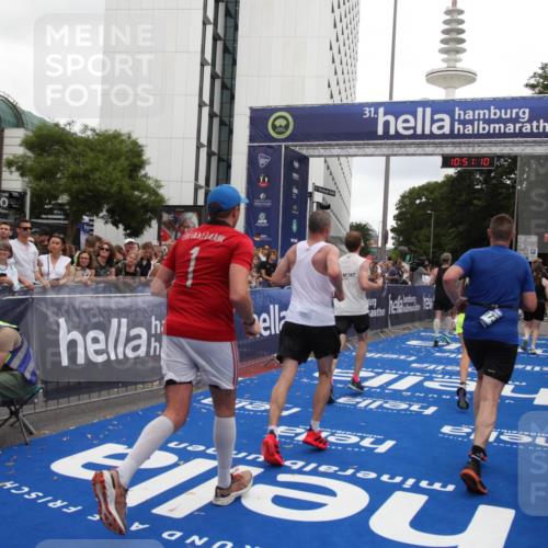 29.06.2025 - hella hamburg halbmarathon Michael Strokosch http://msf.ph/oto/8227126 29.06.2025 10:51:09 Ziel 1366, 1630, 4077, 4816, 4967, 8117, 8261, 8508, 8704, 10508, 10603, 13008, 14125, 17221, 17384, 17823, 18066, 18350 meine-sportfotos.de