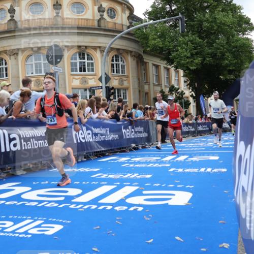 29.06.2025 - hella hamburg halbmarathon Strokosch-Dieckow http://msf.ph/oto/8227134 29.06.2025 10:31:39 Ziel 5187, 5660, 7793, 12681, 13606, 13617, 15835, 18102 meine-sportfotos.de