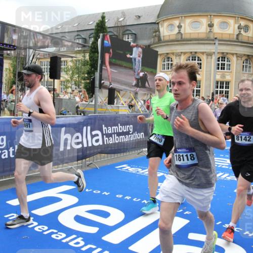 29.06.2025 - hella hamburg halbmarathon Michael Strokosch http://msf.ph/oto/8227143 29.06.2025 10:46:26 Ziel 1600, 2222, 2842, 4237, 6421, 6691, 6978, 7335, 8142, 8981, 11185, 11773, 12171, 12651, 12891, 13698, 14045, 14200, 14228, 14262, 14482, 15157, 16127, 18118, 18211, 18637, 19209 meine-sportfotos.de