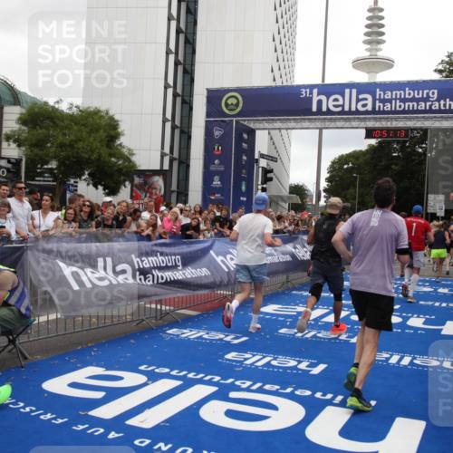 29.06.2025 - hella hamburg halbmarathon Michael Strokosch http://msf.ph/oto/8227176 29.06.2025 10:51:12 Ziel 1366, 4077, 4816, 4967, 6027, 8261, 8508, 8704, 10508, 10603, 10868, 11733, 13073, 15480, 17384, 17530, 17823, 18066 meine-sportfotos.de