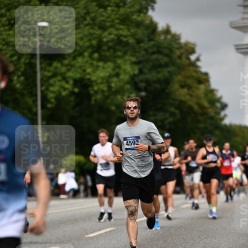 29.06.2025 - hella hamburg halbmarathon Dr. Thomas Lammeyer http://msf.ph/oto/8227209 29.06.2025 10:13:14 Kennedybrücke 1823, 3762, 4592, 7081, 9297, 9306, 9951, 9958, 10035, 10194, 10609 meine-sportfotos.de