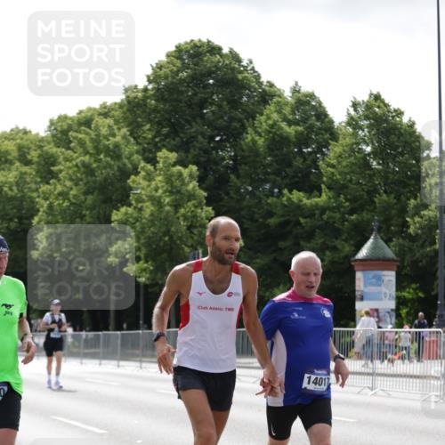29.06.2025 - hella hamburg halbmarathon Jannik Wohlers http://msf.ph/oto/8227222 29.06.2025 10:27:48 Lombardsbrücke 3445, 5369, 5604, 6632, 7667, 8215, 8327, 9653, 9654, 11692, 12780, 12842, 13045, 13296, 13568, 13678, 14017, 14155, 15123, 15608, 18256 meine-sportfotos.de