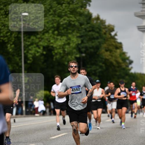 29.06.2025 - hella hamburg halbmarathon Dr. Thomas Lammeyer http://msf.ph/oto/8227238 29.06.2025 10:13:14 Kennedybrücke 1823, 3762, 4592, 7081, 9297, 9306, 9951, 9958, 10035, 10194, 10609 meine-sportfotos.de