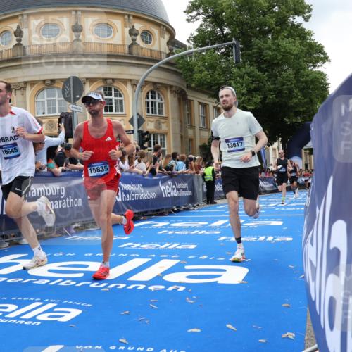 29.06.2025 - hella hamburg halbmarathon Strokosch-Dieckow http://msf.ph/oto/8227263 29.06.2025 10:31:41 Ziel 5187, 7793, 13606, 13617, 15835, 18102 meine-sportfotos.de