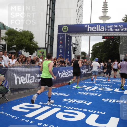 29.06.2025 - hella hamburg halbmarathon Michael Strokosch http://msf.ph/oto/8227270 29.06.2025 10:51:13 Ziel 1366, 4077, 4404, 4816, 4967, 5600, 6027, 8261, 8508, 8704, 10508, 10603, 10868, 11733, 13073, 15480, 17384, 17530, 17823 meine-sportfotos.de