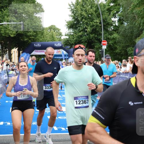 29.06.2025 - hella hamburg halbmarathon Zöllner http://msf.ph/oto/8227301 29.06.2025 10:53:09 Ziel 2111, 2208, 3059, 3258, 3334, 4121, 7864, 8587, 9093, 9537, 12155, 12910, 14323, 19208 meine-sportfotos.de