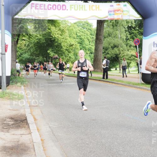 29.06.2025 - hella hamburg halbmarathon MichiJ http://msf.ph/oto/8227312 29.06.2025 10:25:50 Zwischen KM18-KM19 2767, 3790, 5003, 5092, 5307, 7482, 9178, 13854, 14387, 17024, 17658, 18384 meine-sportfotos.de