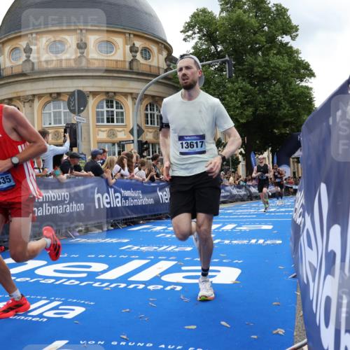 29.06.2025 - hella hamburg halbmarathon Strokosch-Dieckow http://msf.ph/oto/8227322 29.06.2025 10:31:41 Ziel 5187, 7793, 13606, 13617, 15835, 18102 meine-sportfotos.de