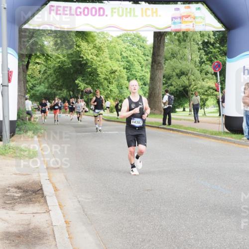 29.06.2025 - hella hamburg halbmarathon MichiJ http://msf.ph/oto/8227333 29.06.2025 10:25:50 Zwischen KM18-KM19 2767, 3790, 5003, 5092, 5307, 7482, 9178, 13854, 14387, 17024, 17658, 18384 meine-sportfotos.de