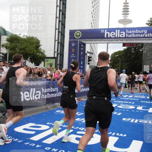 29.06.2025 - hella hamburg halbmarathon Michael Strokosch http://msf.ph/oto/8227339 29.06.2025 10:51:14 Ziel 1366, 4077, 4404, 4816, 4967, 5600, 6027, 8261, 8508, 10508, 10868, 11625, 11733, 13073, 15480, 17384, 17530, 17823 meine-sportfotos.de