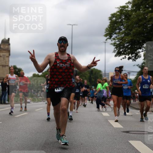 29.06.2025 - hella hamburg halbmarathon Yannick Fuchs http://msf.ph/oto/8227360 29.06.2025 10:46:34 20KM 1098, 1257, 1657, 2111, 2444, 2814, 3258, 3715, 3952, 4121, 4557, 4558, 4837, 5116, 5169, 5194, 5378, 5399, 6164, 6561, 6562, 7130, 7178, 7312, 7475, 7896, 8139, 8172, 8316, 8720, 8977, 9145, 10529, 10811, 11459, 12135, 12519, 13211, 13301, 13327, 14198, 14286, 14791, 15001, 15144, 15275, 15427, 15446, 15506, 15690, 16320, 16929, 17130, 17198, 17773, 18331 meine-sportfotos.de