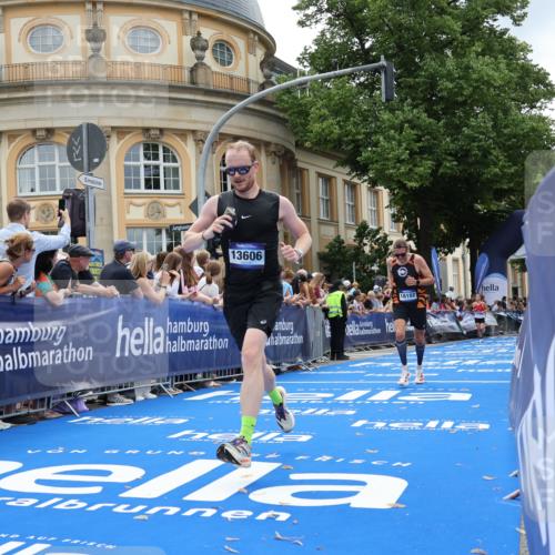 29.06.2025 - hella hamburg halbmarathon Strokosch-Dieckow http://msf.ph/oto/8227375 29.06.2025 10:31:43 Ziel 3935, 5187, 11929, 13606, 13617, 15835, 18102 meine-sportfotos.de