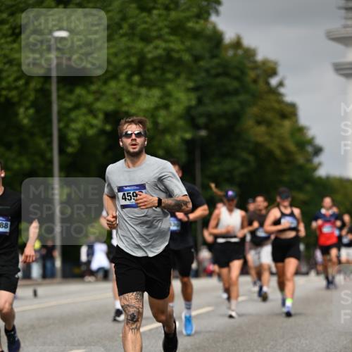 29.06.2025 - hella hamburg halbmarathon Dr. Thomas Lammeyer http://msf.ph/oto/8227382 29.06.2025 10:13:15 Kennedybrücke 1823, 3762, 4592, 7081, 9297, 9306, 9951, 9958, 10035, 10194, 10609, 10819, 11067 meine-sportfotos.de